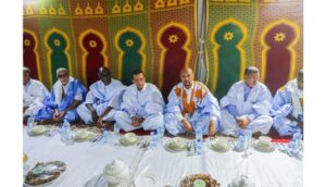 وزير الشؤون الإسلامية يشرف على الإفطار الرمضاني الثاني بجامع أبي بكر الصديق في عرفات