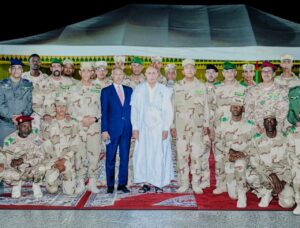 الرئيس غزواني يشارك أفراد القوات المسلحة والأمن إفطارهم في حامية أطار ويشيد بتفانيهم في خدمة الوطن