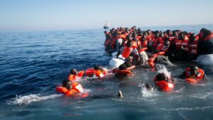 خفر السواحل تنقذ 193 مهاجراً غير نظامي قبالة نواكشوط وتباشر تقديم المساعدة الإنسانية